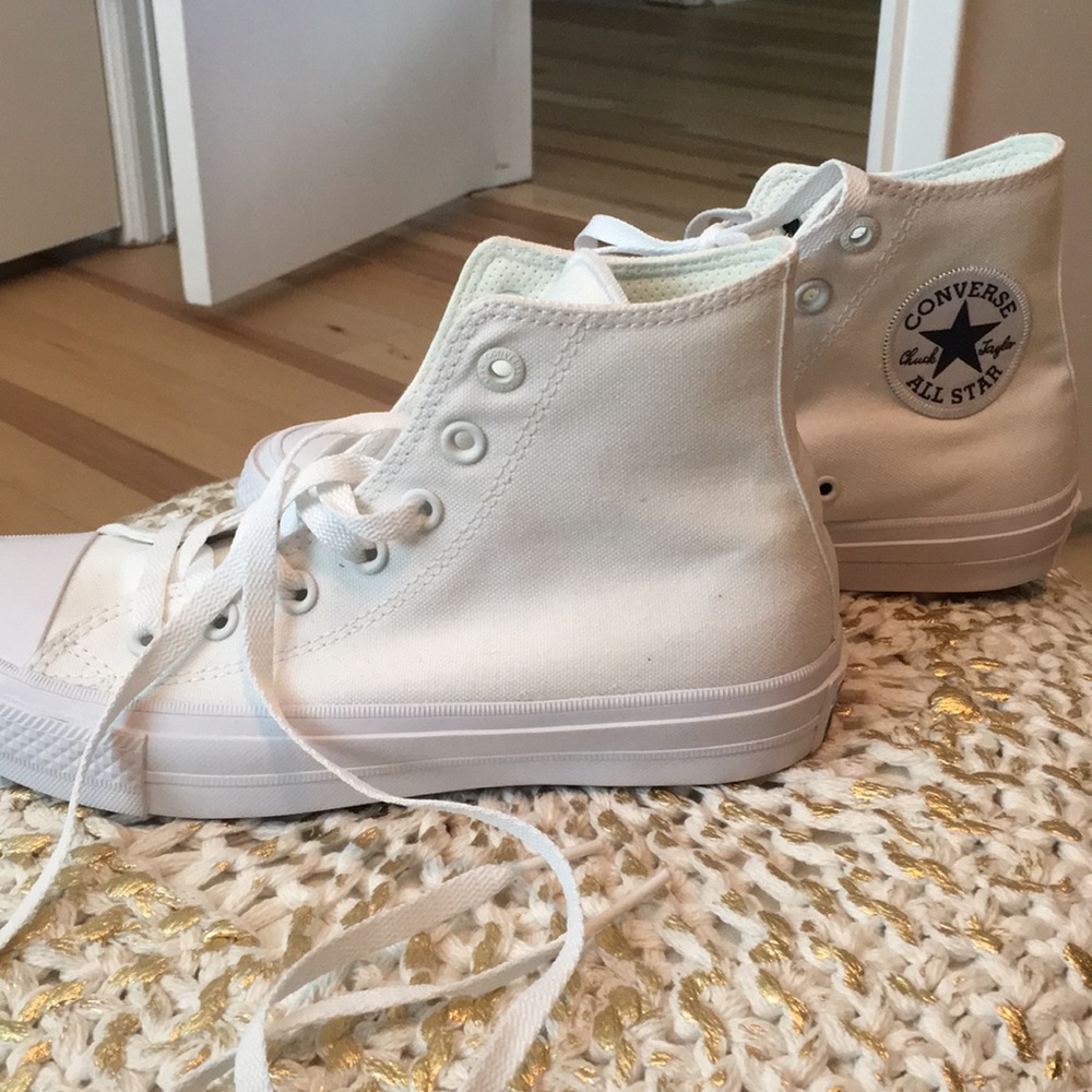 Size 7.5 converse high tops!